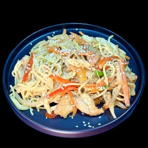 Фото товара 'Курица в сливочном соусе с яичной лапшой'