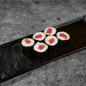 Фото товара 'Мини роллы с тунцом'