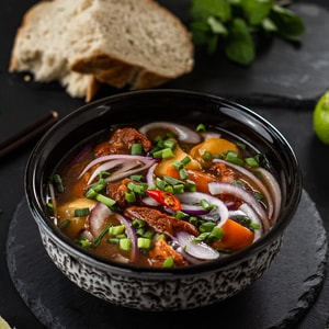 Фото товара 'Шот ванг с хлебом (суп с говядиной и хлебом)'