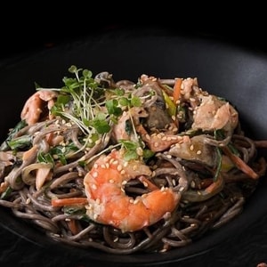 Фото товара 'Удон с овощами и морепродуктами'