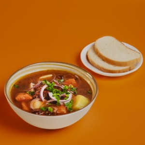 Фото товара 'Шот ванг с хлебом (суп с говядиной и хлебом)'