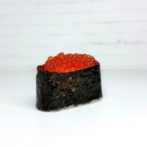 Фото товара 'Суши с красной икрой'