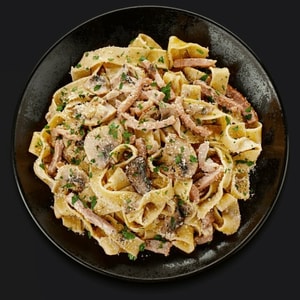 Фото товара 'Паста с курицей и грибами'