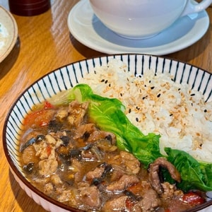 Фото товара 'Свинина в устричном соусе с овощами и рисом'