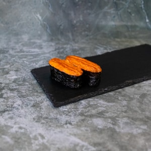 Фото товара 'Запеченные суши с мидиями 2 шт'