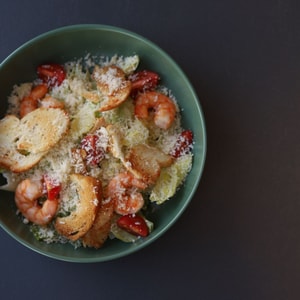 Фото товара 'Цезарь с тигровыми креветками'