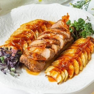 Фото товара 'Утка с запеченными яблоками в апельсиновом соусе'