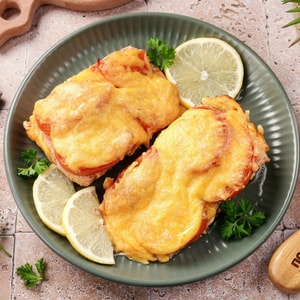 Фото товара 'Стейк форели с помидором и сыром'