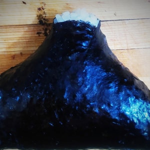 Фото товара 'Онигири двойная темпура тунец'