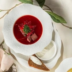 Фото товара 'Борщ с гренками и смальцем'