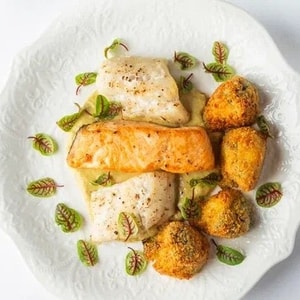 Фото товара 'Судак и лосось с соусом бананакарр'