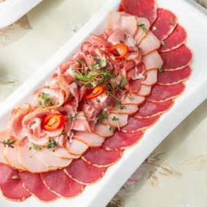 Фото товара 'Ассорти домашнего сыровяленого мясо'