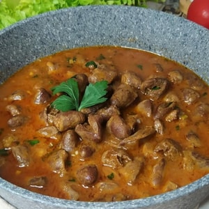 Фото товара 'Потрошки куриные  в томатном соусе(сердечки,печень'