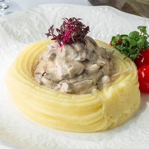 Фото товара 'Бефстроганов с пюре'