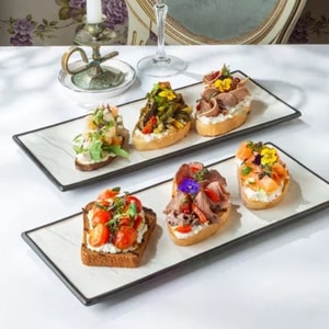 Фото товара 'Брускетта с томатами и зеленью'