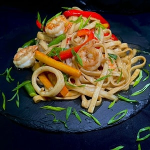 Фото товара 'Удон с креветкой и кальмаром в устричном соусе'