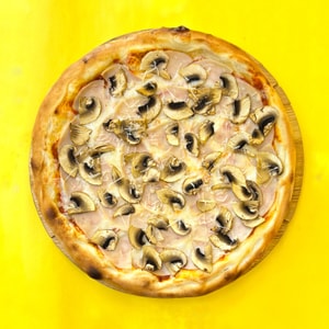 Фото товара 'Пицца С ветчиной и грибами (красный соус)'