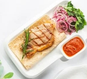 Фото товара 'Стейк свиной Чалагач с соусом сальса'