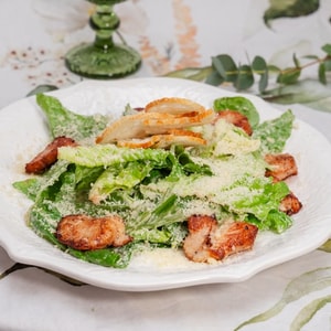 Фото товара 'Салат Цезарь с цыпленком'