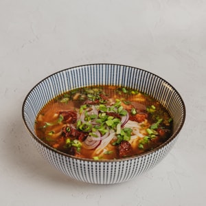 Фото товара 'Суп-удон шот ванг (тушенная говядина)'