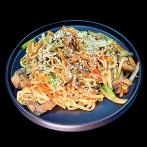 Фото товара 'Говядина в сычуаньском соусе с пшеничной лапшой'