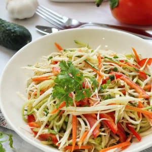 Фото товара 'Витаминный салат с квашеной капустой'