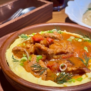 Фото товара 'Тушеная свинина с картофелем пюре'